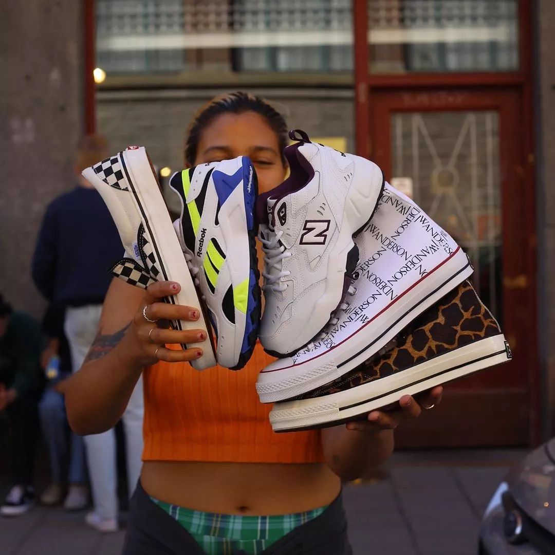 回收jordan球鞋,拒绝收鞋的店员