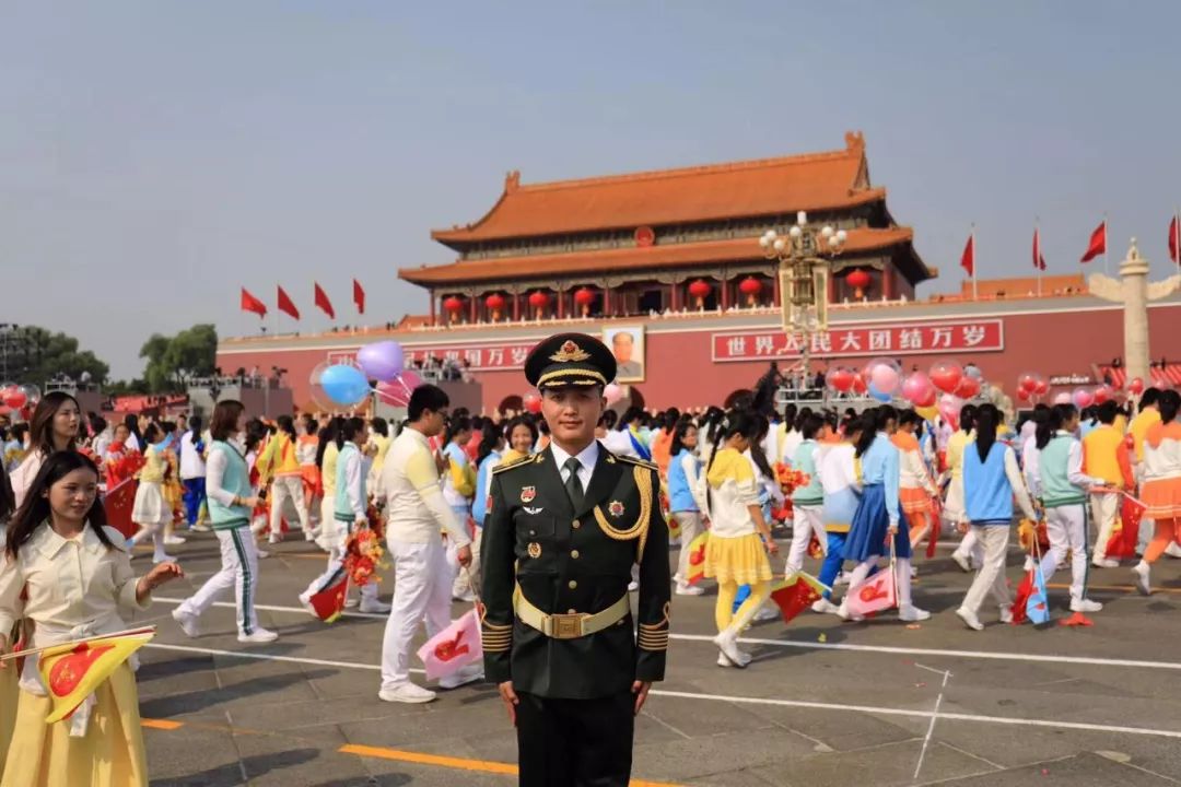 果然最帅的人都上交国家了,果然帅气的小哥哥都上交给国家了