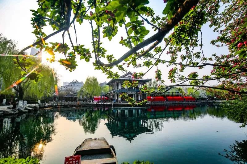 济南五龙潭值得去吗,五龙潭是来济南必逛的一个公园