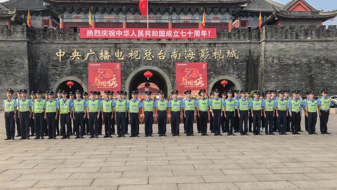 假日中一道靓丽的风景,假日里那个忙碌的身影