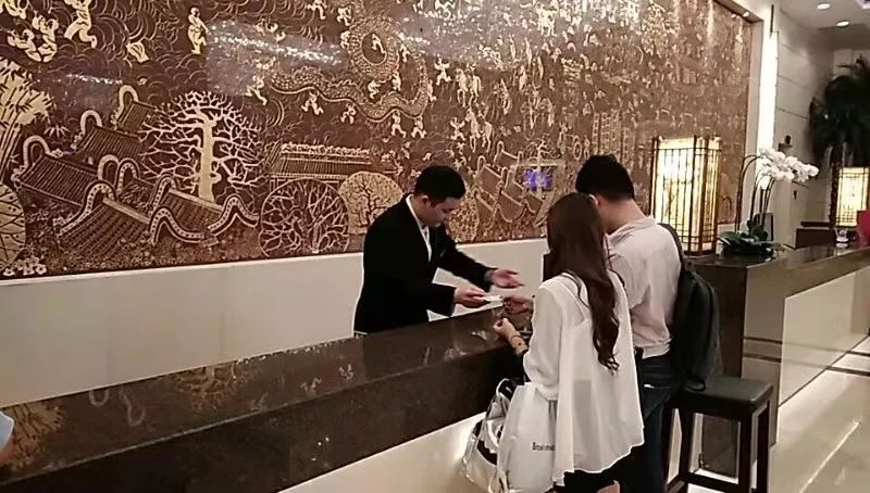 假日中一道靓丽的风景,假日里那个忙碌的身影