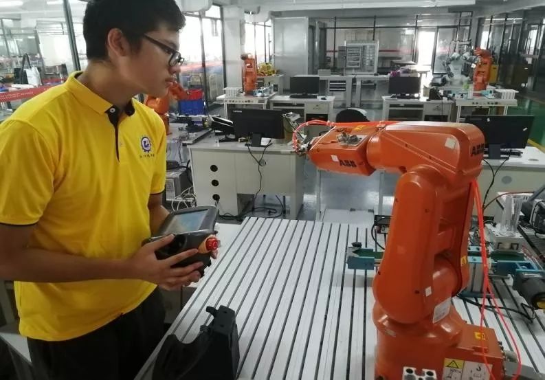 江门技师学院技能大赛,江门选手夺冠