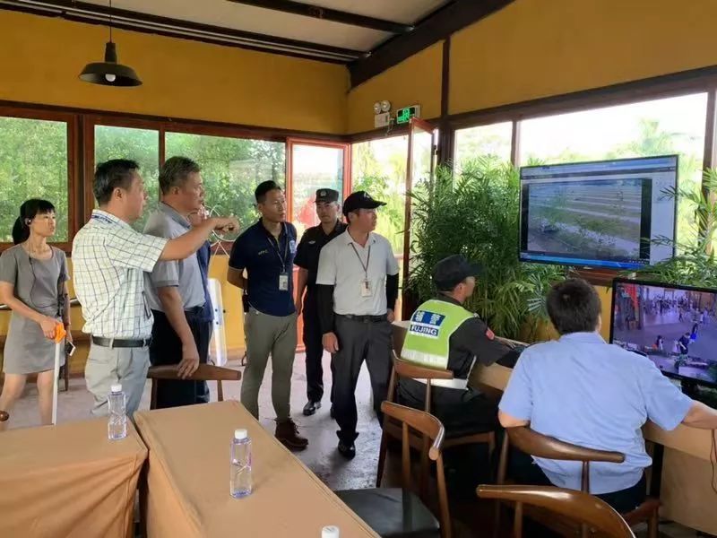 假日中一道靓丽的风景,假日里那个忙碌的身影