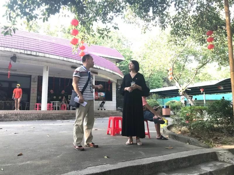 假日中一道靓丽的风景,假日里那个忙碌的身影