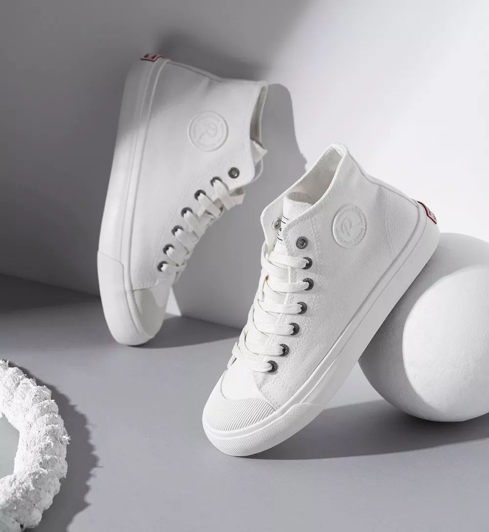 黑色高帮小众原创运动帆布鞋,英伦风低帮帆布鞋推荐