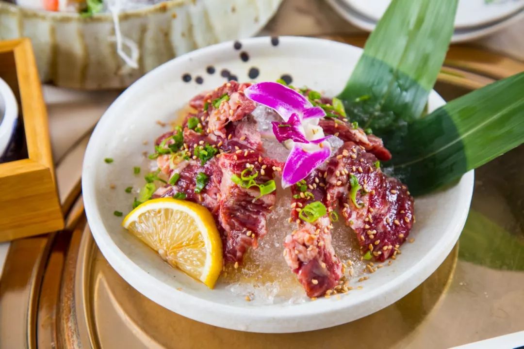 超级网红日料店终于在成都开业了,最便宜的3折店铺套装