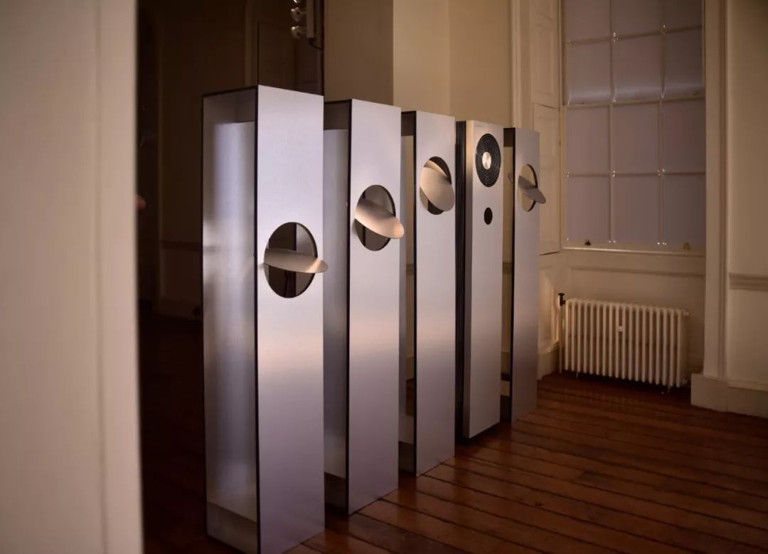 济公登《男人装》“俏杀”杨幂；香奈儿给“老干妈”提鞋？“DNA”螺旋造房...「设计烩报235期」