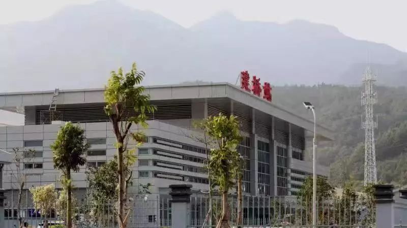 世界高铁发车,开往世界上最美风景的高铁