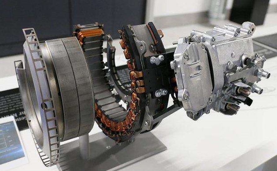 全面迎接电气化时代，奔驰M264发动机到底有多优秀？