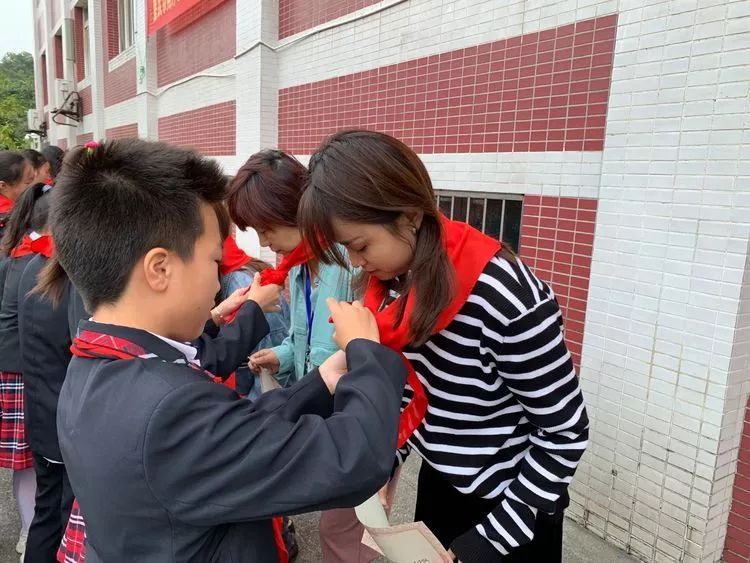 红领巾心向党少先队献词大赛,红领巾心向党争做新时代的好队员