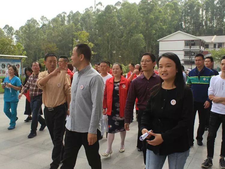 社会组织企业家慰问老人,爱心企业走访慰问老人