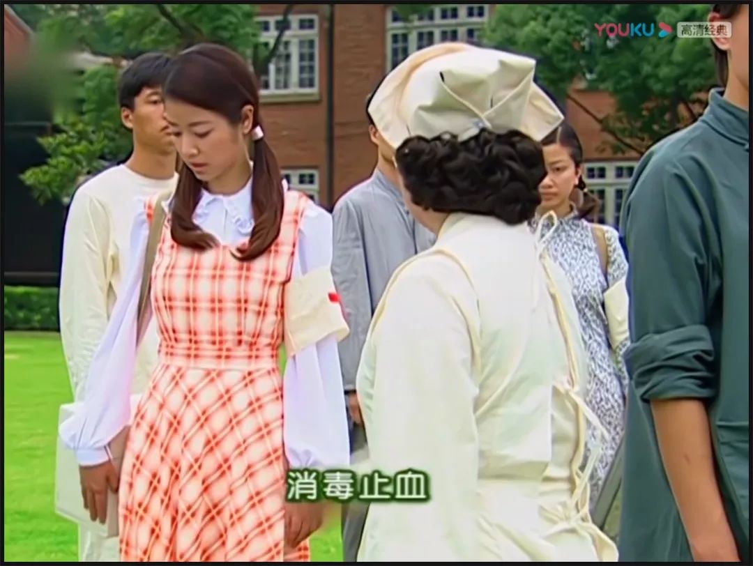 杜飞穿红色衣服,杜飞穿匡威