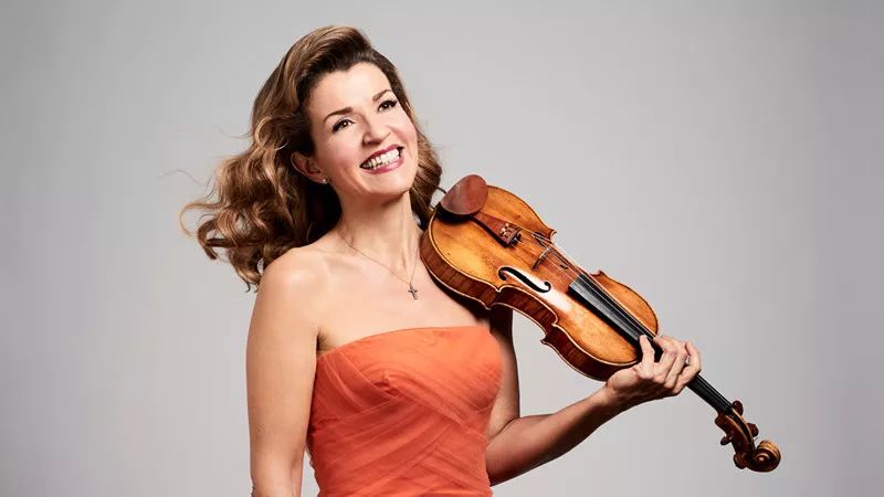 来自挪威的“冰美人”用小提琴“融化了”柏林爱乐