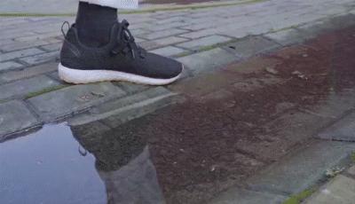 这双运动鞋竟然防水！暴雨大雪都不湿，还巨暖和