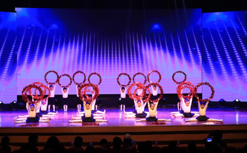 璺冲姩鍏ㄥ煄灏戝効鑸炶箞姣旇禌鐜板満,鑱婂煄骞挎挱浣撴搷澶ц禌