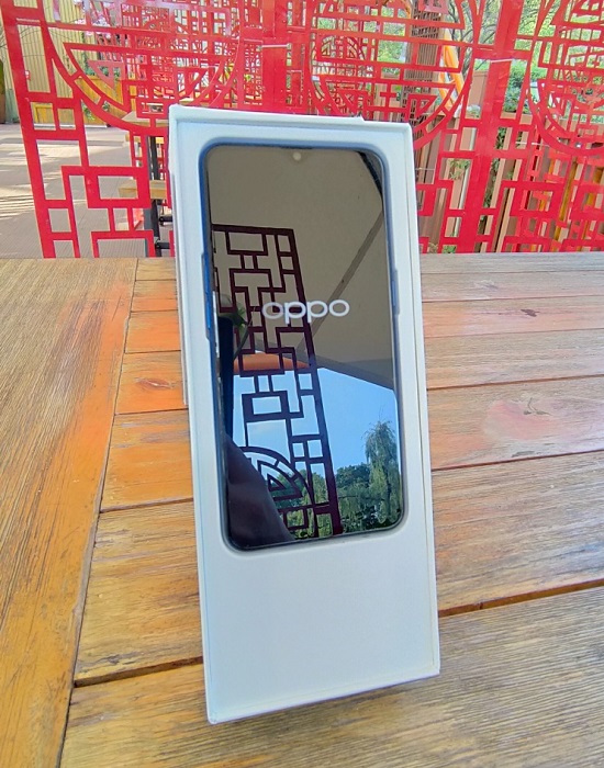 OPPOK5开箱上手:6400万超清四摄+30W闪充赛博金属意外好看