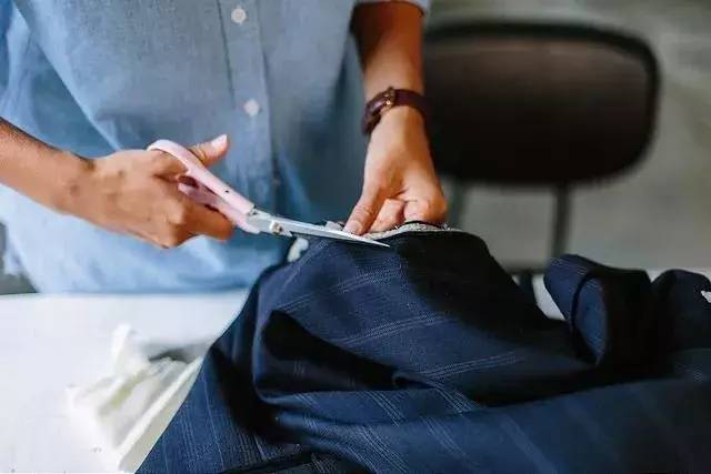 真皮沙发脏了用什么清洗最好,请问一下白色沙发脏了怎样清理