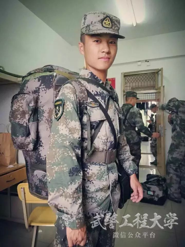 告别热气腾腾的军营,告别青春军旅