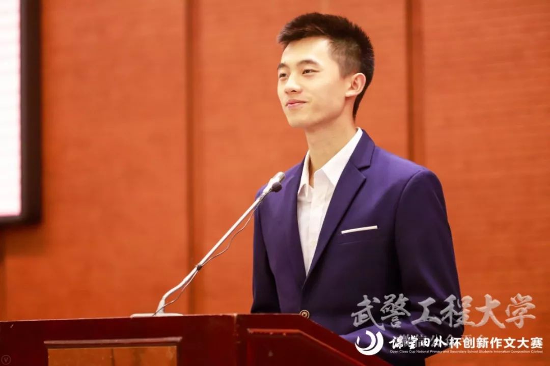 告别热气腾腾的军营,告别青春军旅