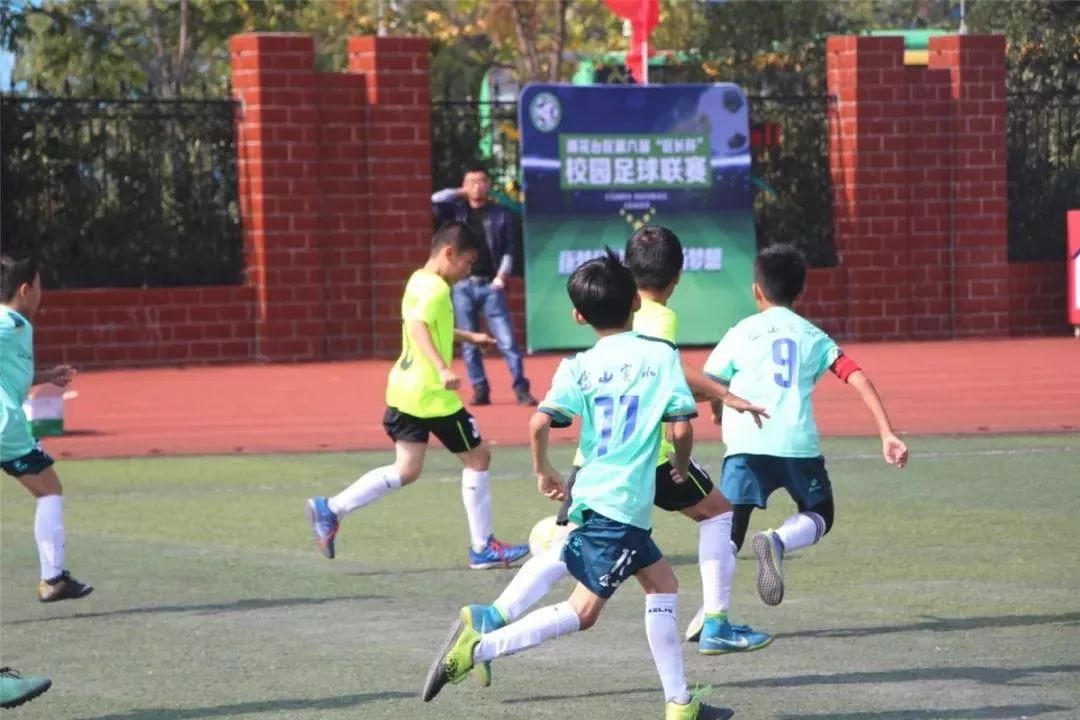 秋风飒飒绿茵逐梦雨花台区第六届“区长杯”校园足球联赛开赛啦！
