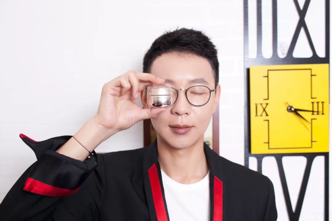 对抗岁月魔皱，护肤品能做的比你想象中更多...