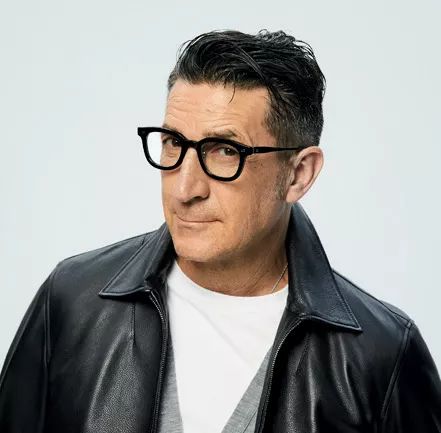 风流倜傥帅气迷人,风流倜傥西装革履