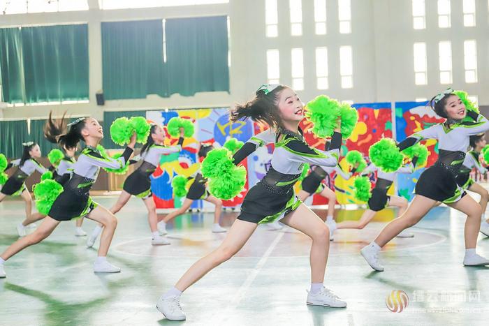 足球梦中国梦舞蹈,足球比赛啦啦操