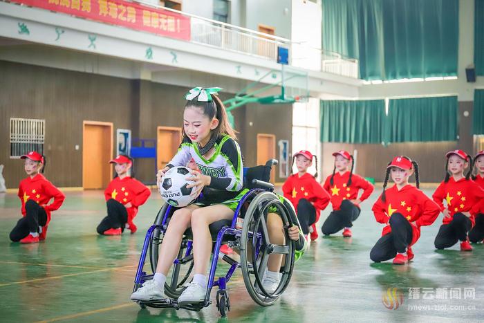 啦啦操足球操,足球比赛啦啦操