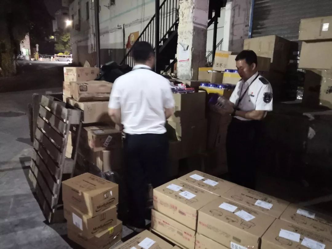 大量代购奶粉被查官方回应,代购假奶粉最新事件