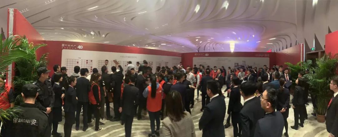 上万人抢房现场,成交猛增的万人抢房