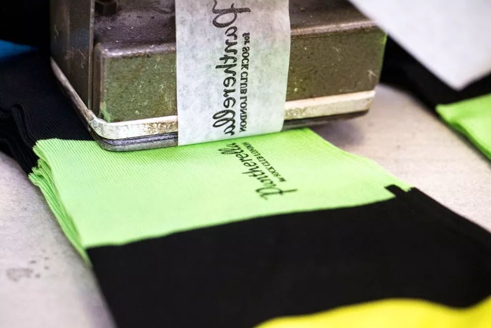 冲袜子,冲顶袜子