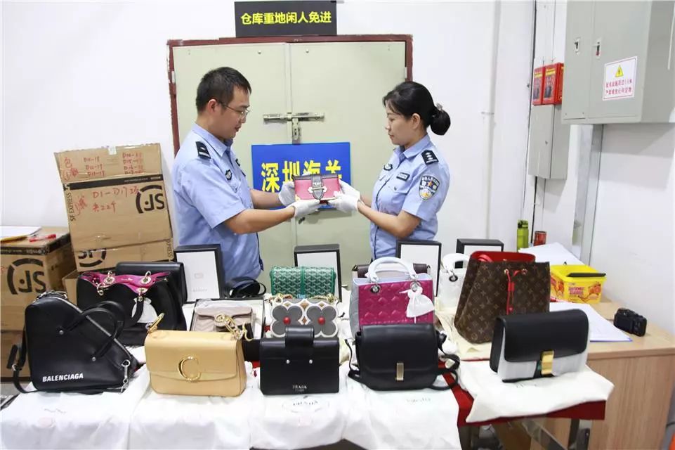 早报|开云不太可能与LVMH“抢”Tiffany；深圳破获3.2亿特大奢侈品*私走**案，以及海澜之家、雅戈尔、维格娜丝等财报