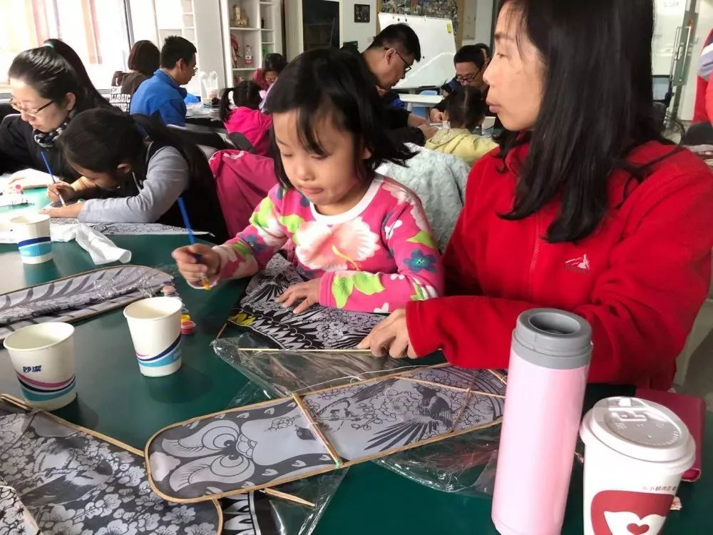 阴天下雨老年人,阴雨天老年人常感浑身酸痛