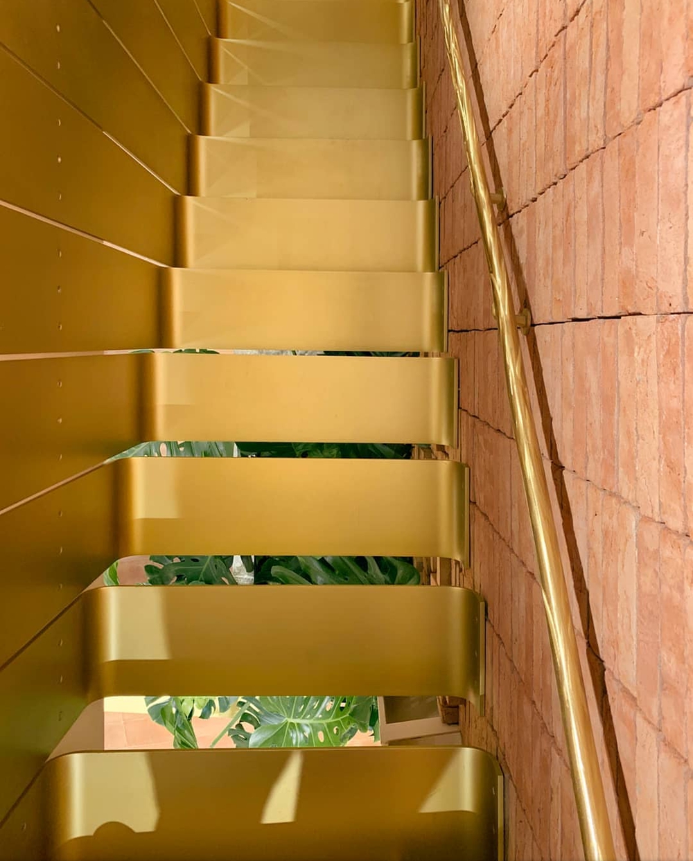 质量好有设计感的大品牌女装店铺,设计感强的小众女装品牌店