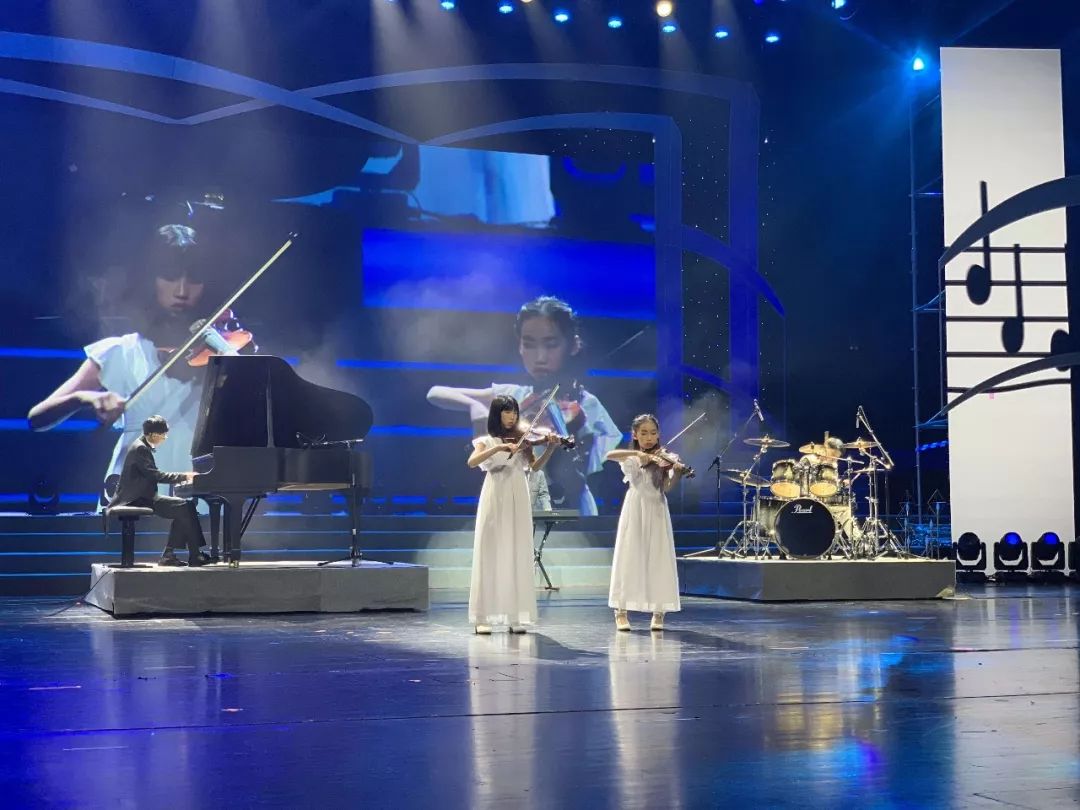 今天，这所学校的生日会惊艳全场