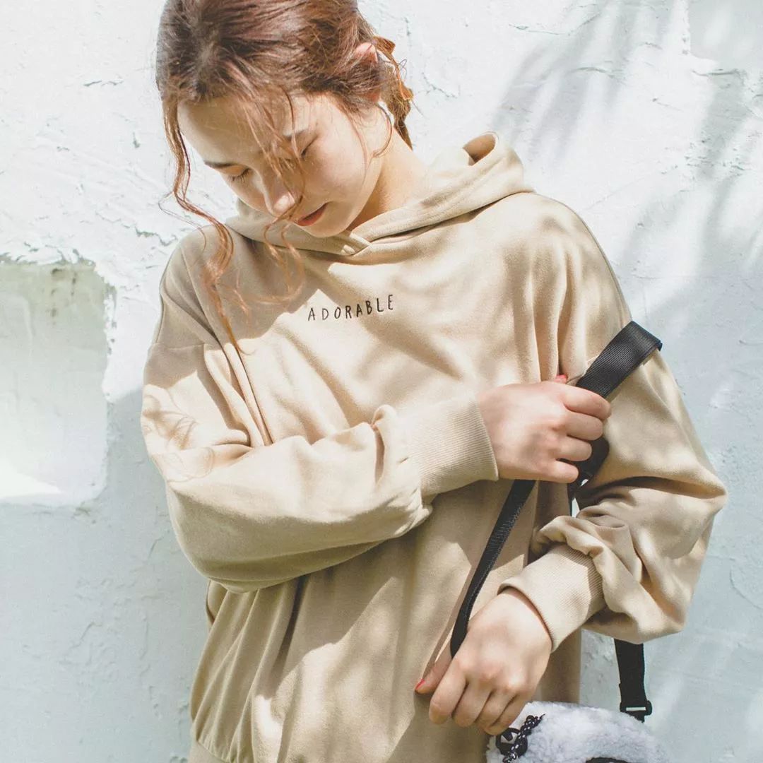 日杂少女改变风格,复古森女文艺优雅穿搭