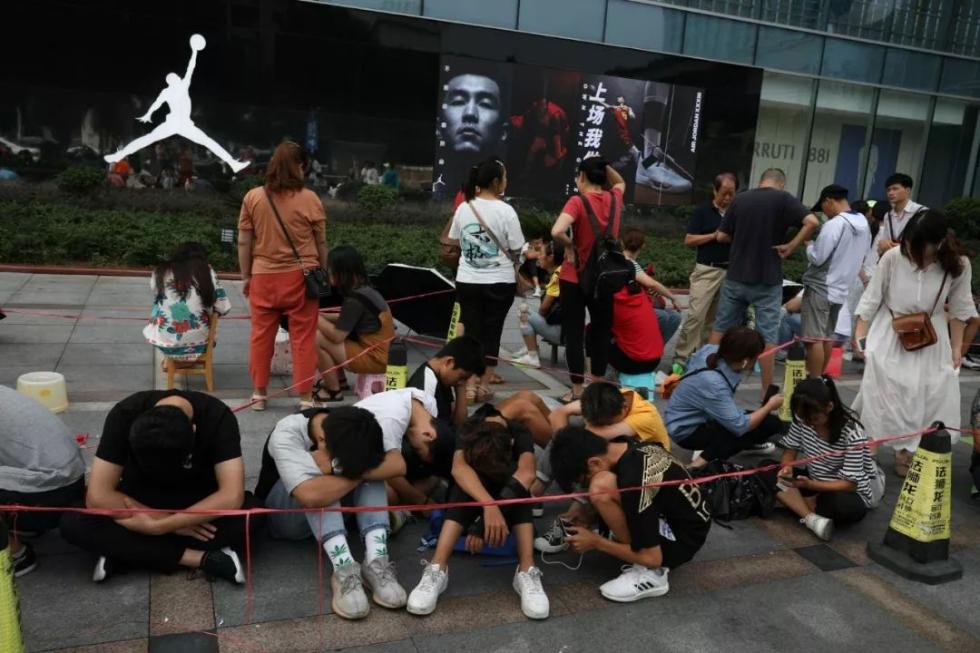 花了5000块钱买了双鞋,花5000块钱买个鞋