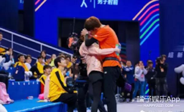 “伪运动会”综艺看了吗？这俩男的真是好绝