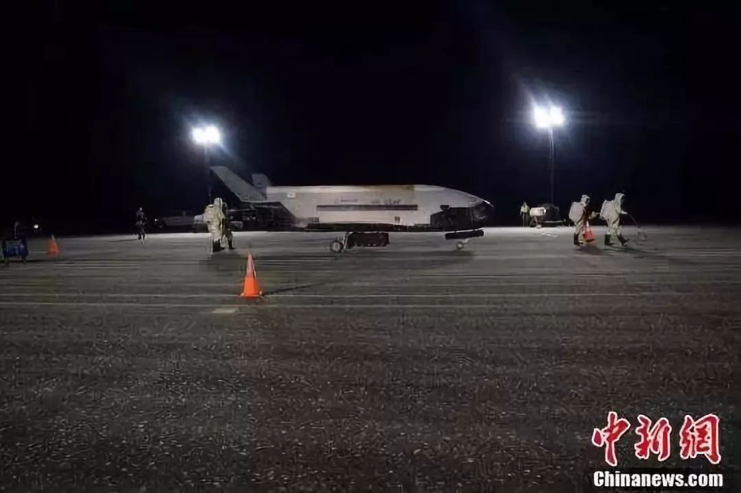 一架在太空“消失”了两年的飞机，突然降落在了美国......