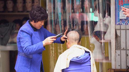 癌症患者挂尿袋和屎袋,患癌人身上带着尿袋