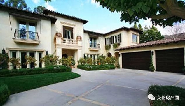 小甜甜布兰妮卖美国豪宅！赔的还不是一点半点