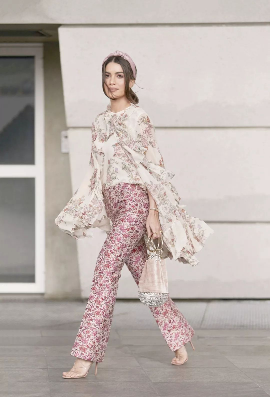 怎么调出跟钟楚曦一样的复古风,钟楚曦新中式穿搭同款