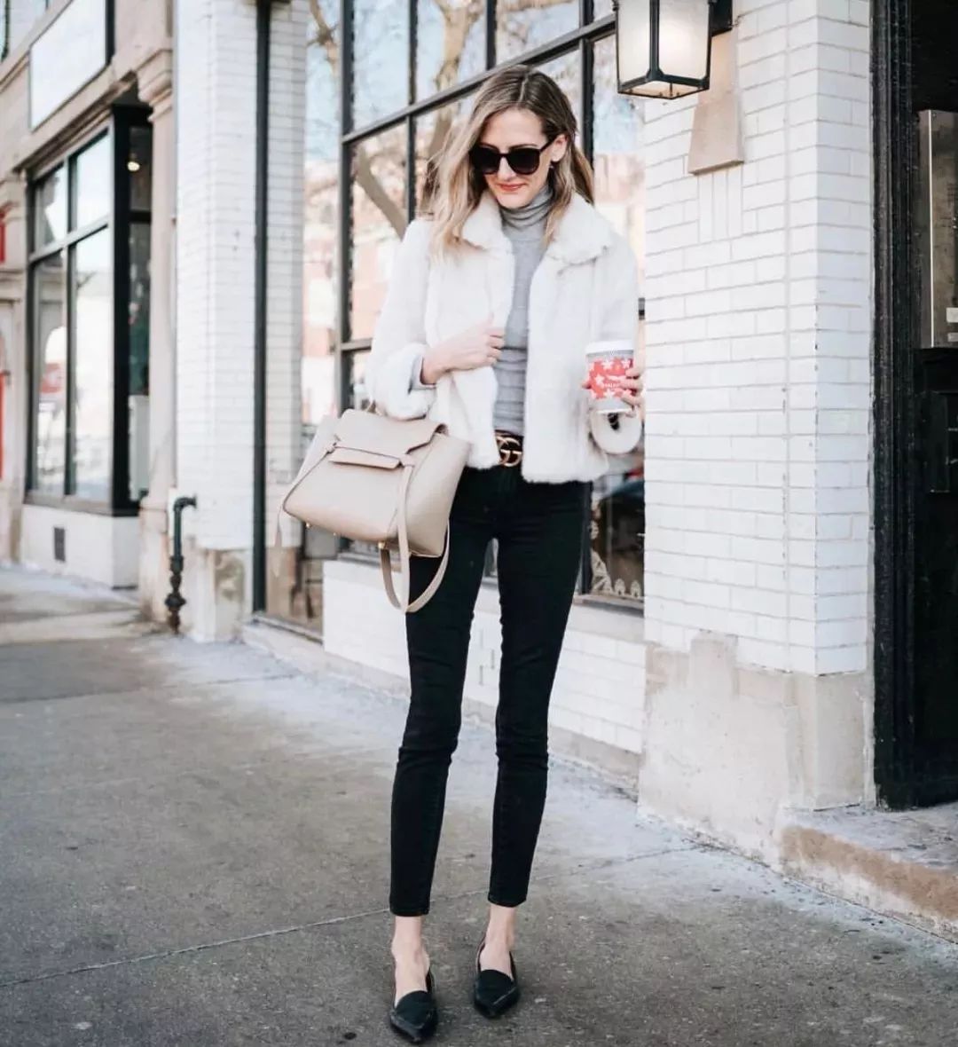 把护肤品穿在腿上是种什么体验？还能「显瘦10斤+超级保暖」