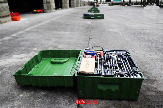 寒潮天气全副武装,强大寒潮来袭他们严阵以待