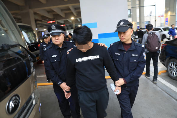 将银行卡租借或出售“躺盈”？犯法！郑州警方已刑拘十几人