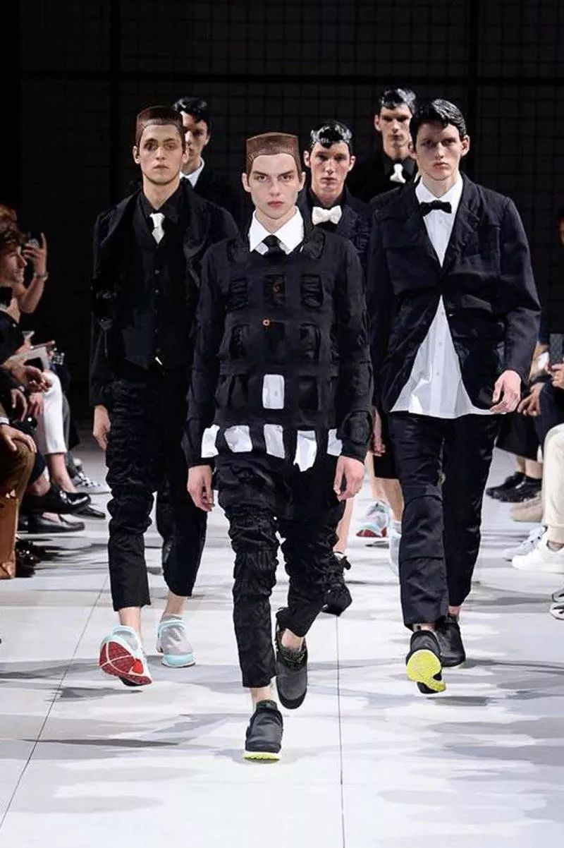 曾被高级时装看不起的球鞋，如今成了奢侈品牌们的摇钱树