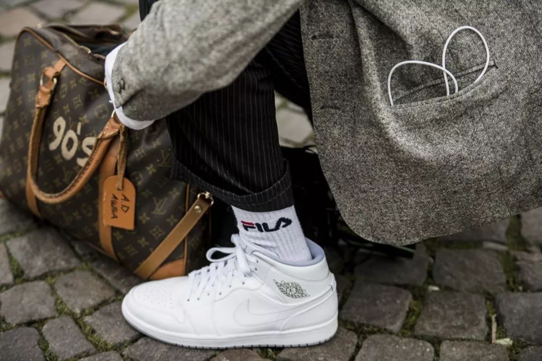 曾被高级时装看不起的球鞋，如今成了奢侈品牌们的摇钱树