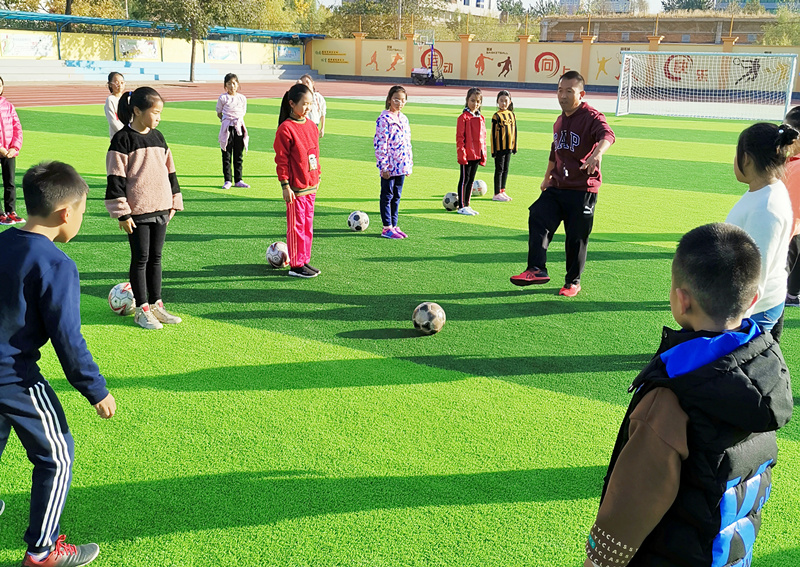 近期在唐山举办的小学生足球比赛,唐山市光明实验小学足球队