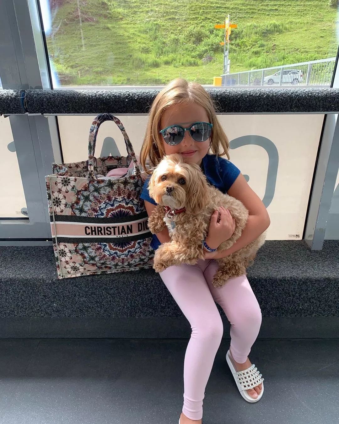 打出生起就坐拥23亿身家！英伦萌娃界新贵的时尚经|OK!Baby成为TA