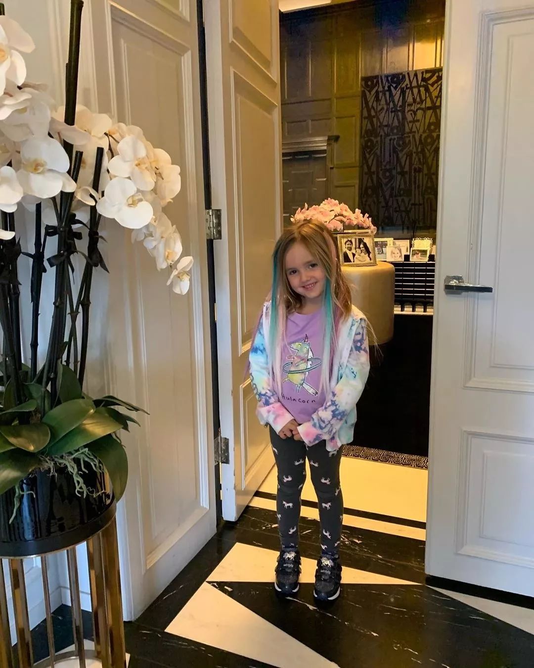 打出生起就坐拥23亿身家！英伦萌娃界新贵的时尚经|OK!Baby成为TA